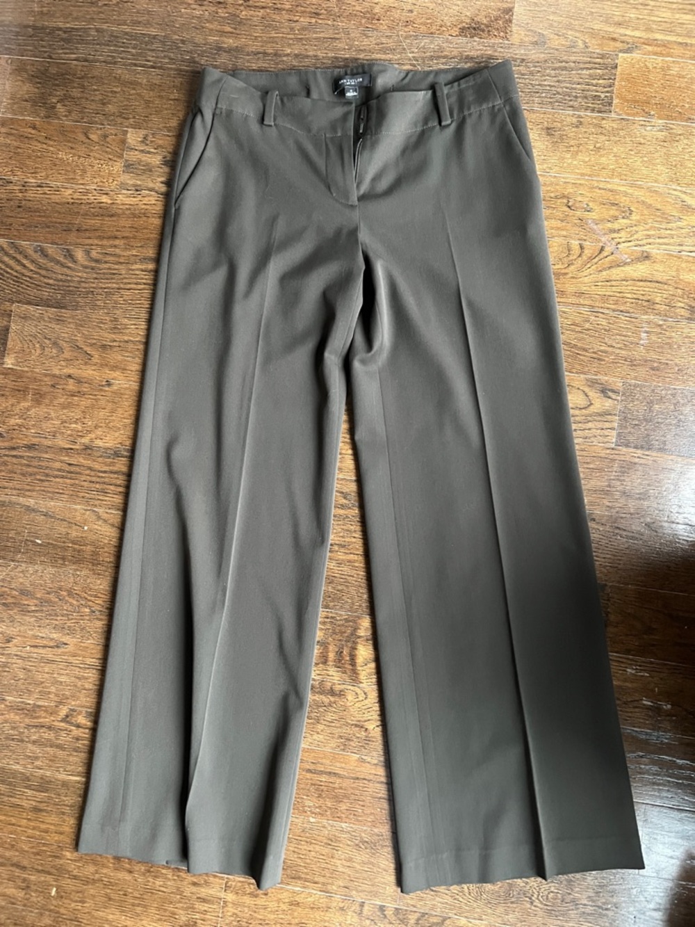 Ann Taylor Women’s Dress Pants in Olive